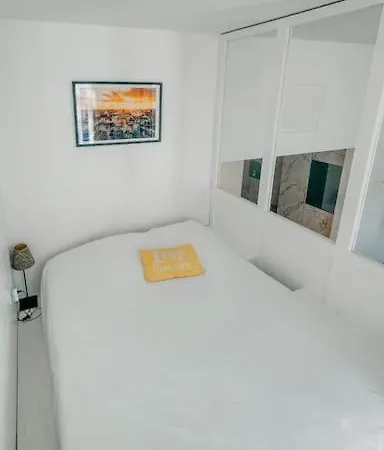 La Centre Apartment