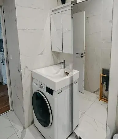 La Centre Apartment *