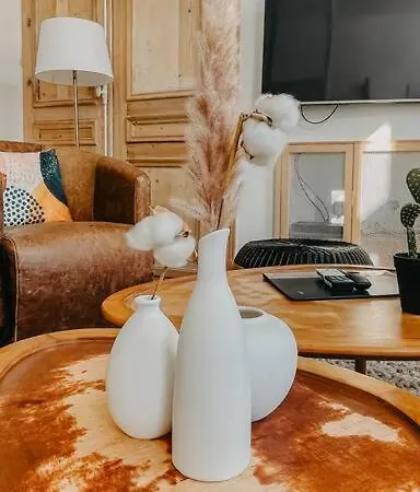 La Centre Apartment *